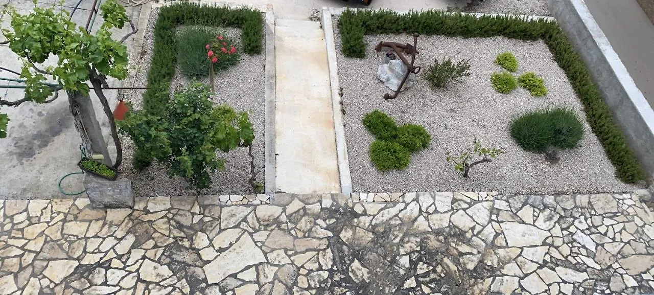 Guest house Apartments And Rooms By The Sea Mrljane, Pasman - 8464 Nevidane